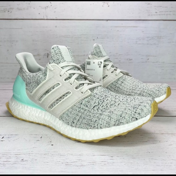 NWT Adidas Ultra Boost Womens “Carbon Clear Mint” - Picture 6 of 16